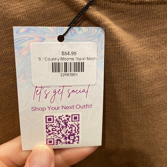 NWT  In Loom tee with mesh floral sleeves size small - Picture 5 of 7